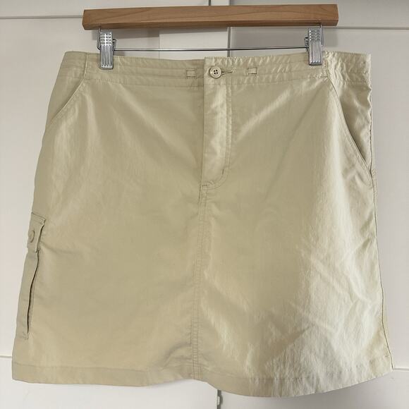 Patagonia Pants - Patagonia Women's sz 10 Inter-Continental Hideaway‎ Butter Yellow Skort Cargo
